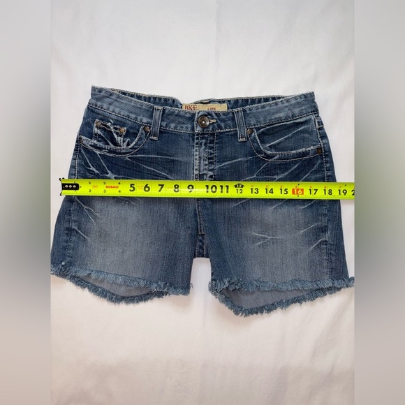 BKE Denim Size 29 Medium Wash Distressed Edge Kate Stretch Jean Shorts - Picture 5 of 9